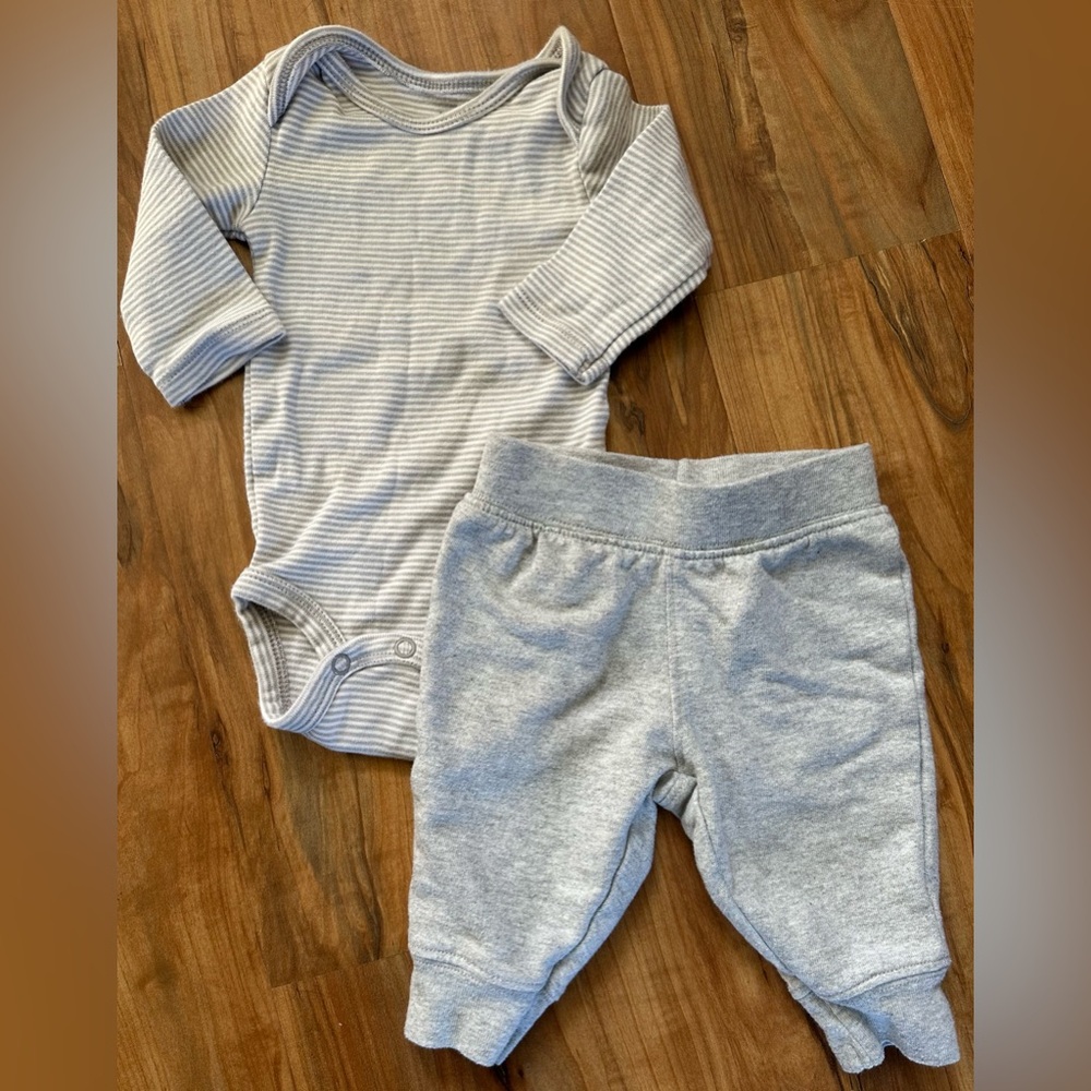 🦋Carter's Gray Outfit